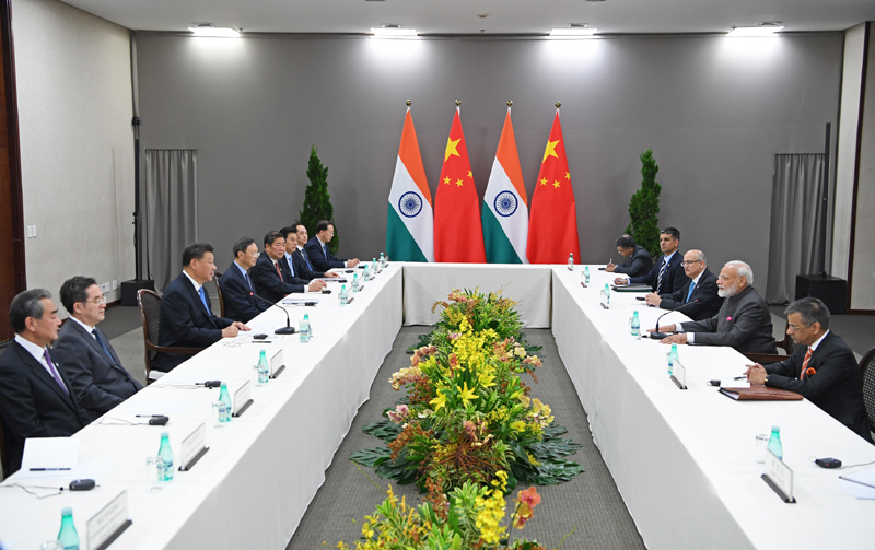当地时间11月13日，国家主席习近平在巴西利亚会见印度总理莫迪。新华社记者 张领 摄