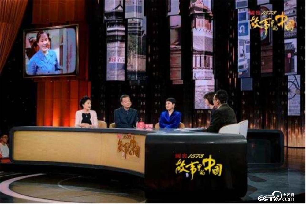 图：《渴望》主演杨青、孙松、张凯丽（由左至右）在节目中重聚