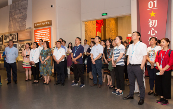 学员在上海凝聚力工程博物馆参观学习