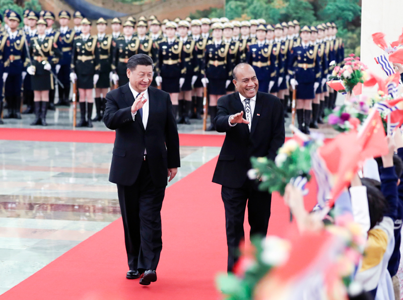1月6日，国家主席习近平在北京人民大会堂同基里巴斯总统马茂会谈。这是会谈前，习近平在人民大会堂北大厅为马茂举行欢迎仪式。新华社记者 丁林 摄