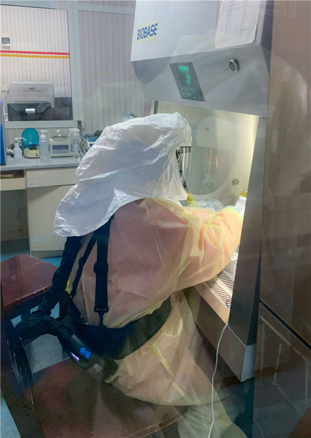 『赤子之歌』赤子之歌——记奋战在抗疫一线的90后白衣战士