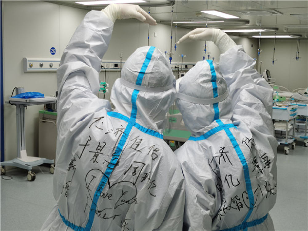 『赤子之歌』赤子之歌——记奋战在抗疫一线的90后白衣战士