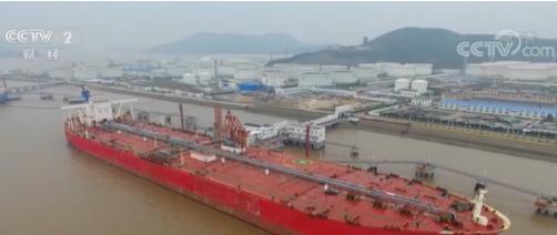 油价暴■油价暴跌70%！能源企业纷纷囤油！未来几年，石油或现短缺危机？