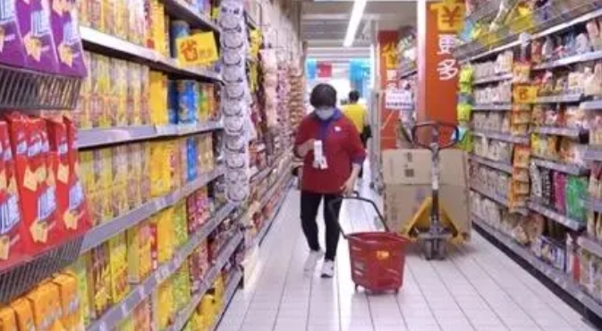 疫情▲疫情期间，超市客流量少一半！有超市收入不降反增，秘诀是......