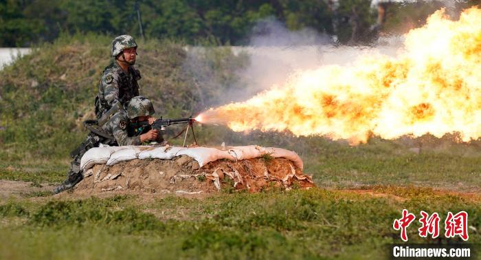 【喷火】陆军第71集团军某合成旅组织实战化喷火训练