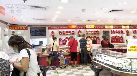 「金饰」金饰每克大涨100元，金条也大卖！“中国大妈”纷纷出手！下半年，金价怎么走？