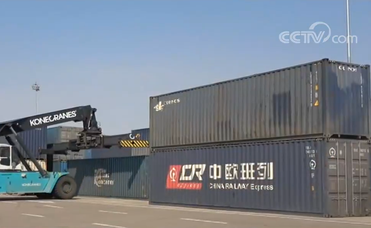 满洲里今年以来满洲里口岸出境的中欧班列同比增16% 实现开行逆势增长