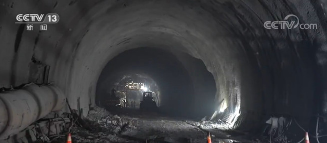 新疆新疆：G575线哈密至巴里坤 抢抓工期推进建设