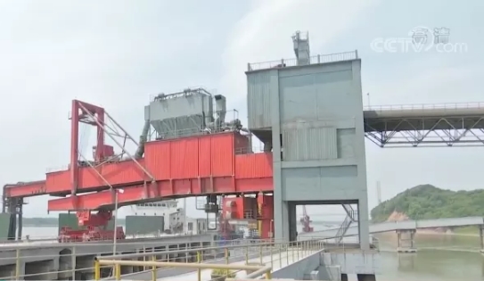 水泥太疯狂！水泥涨价几轮，依旧排队抢购......发生了什么？