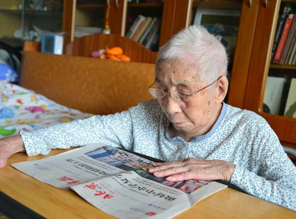 百岁老人张建珍，摄于2020年5月北京家中。