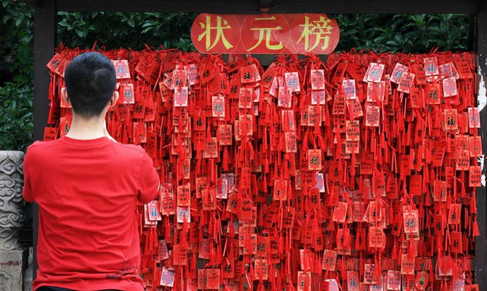 仝卓【8点见】仝卓涉嫌高考舞弊调查进展如何？当地教育部门“一问三不知”