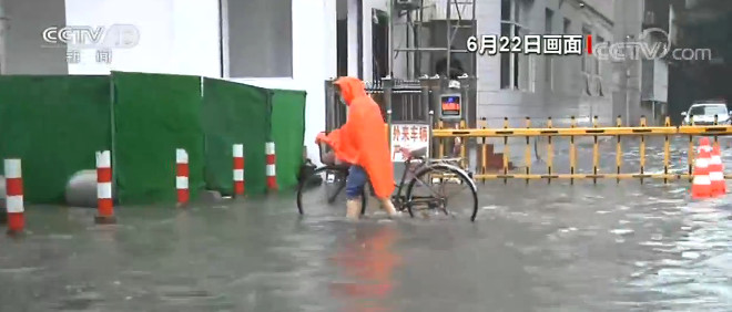 湖北荆州|湖北荆州持续强降雨 城区部分道路积水