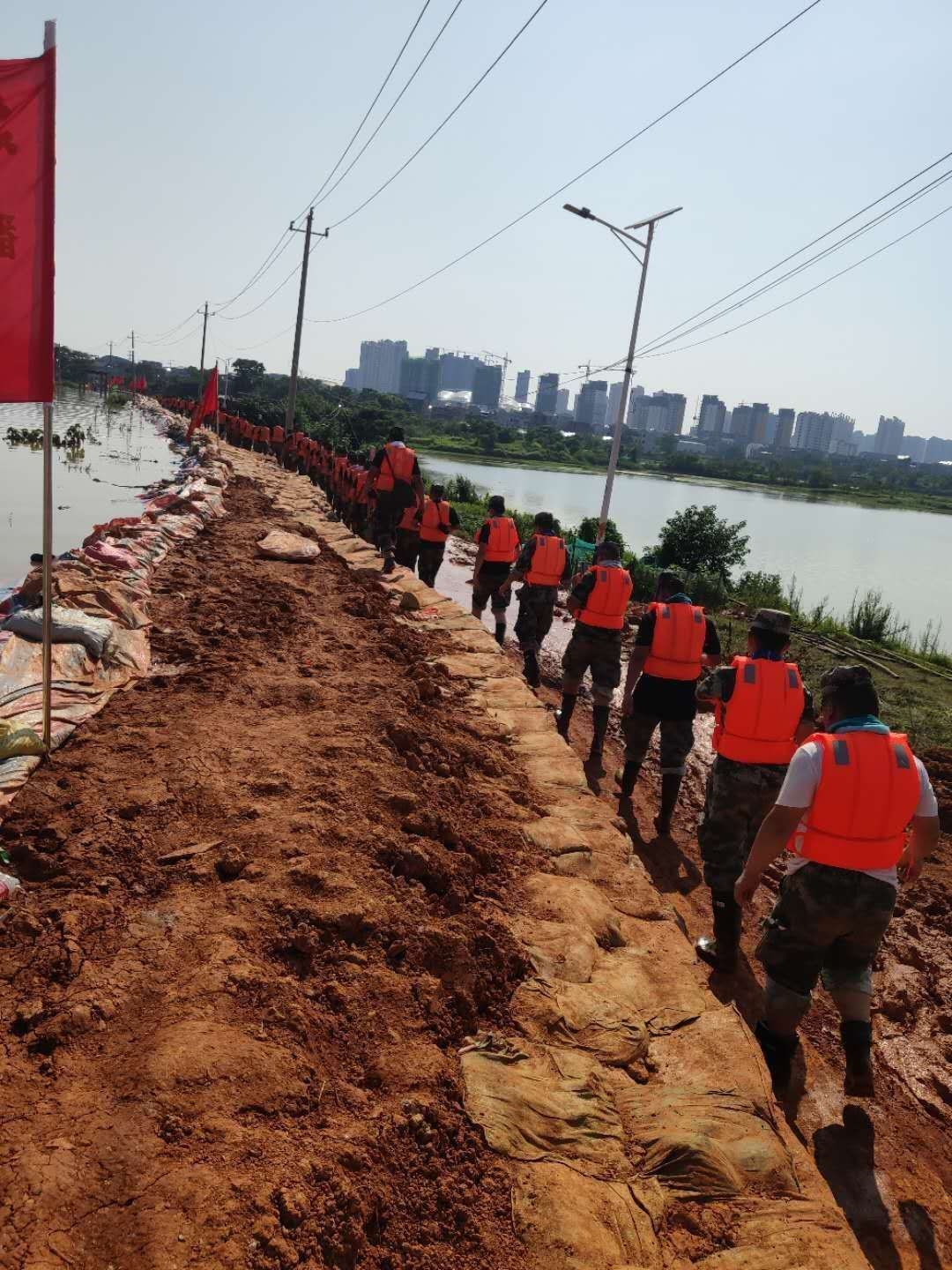 请战|请战！归队！退役老兵千里驰援鄱阳抗洪