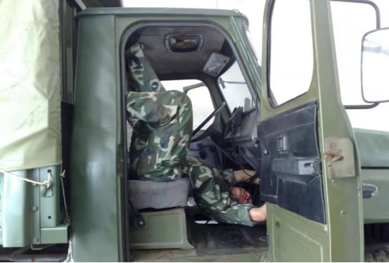 车痴|倔强“车痴”迷车成瘾:修理工陈平军旅人生不忘初心