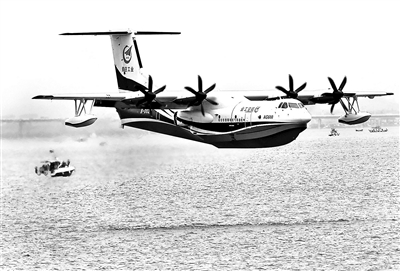 首飞|“鲲龙出海”成色几何？离投身一线还有多远？