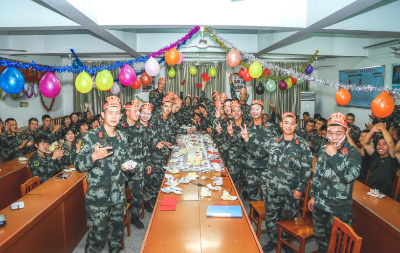 战友情|集体生日暖兵心 共话浓浓战友情