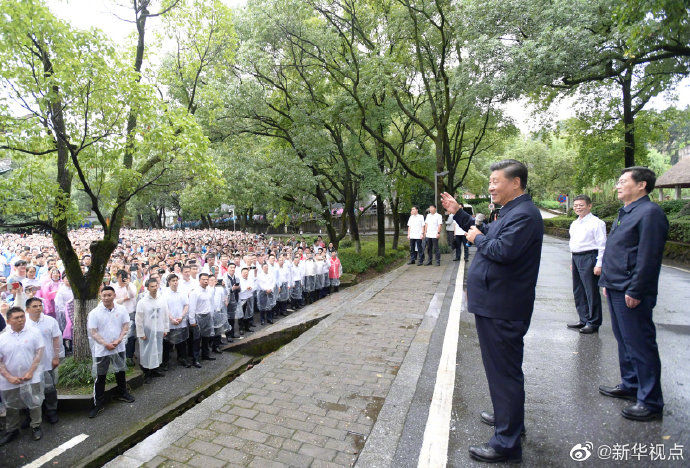 习近平|习近平勉励青年学子：不负青春不负韶华不负时代