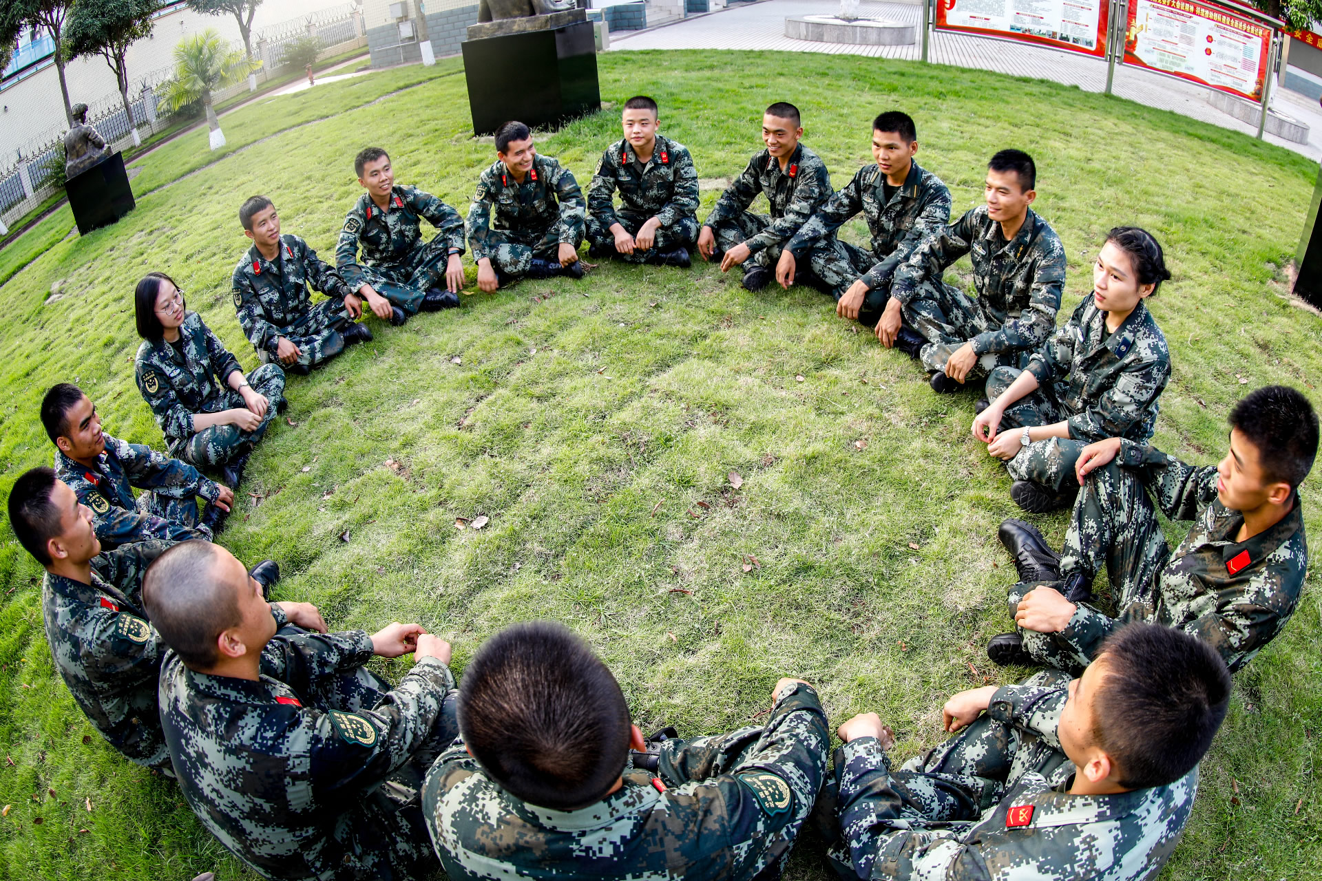 武警|武警广西总队钦州支队：心理服务下基层解官兵心理“疙瘩”