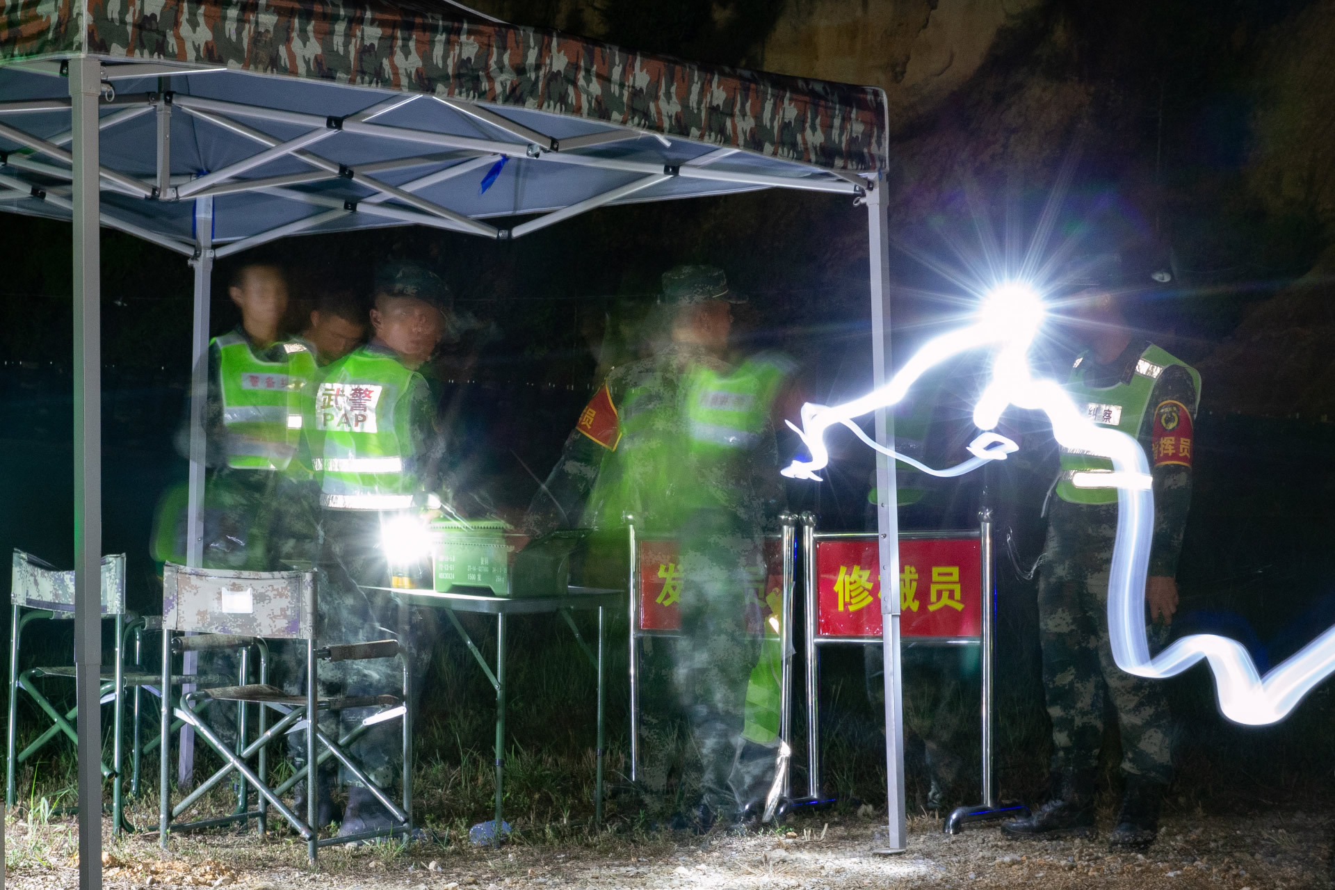 广西武警|广西武警：弹破夜幕，夜间射击比武锤炼全天候实战本领