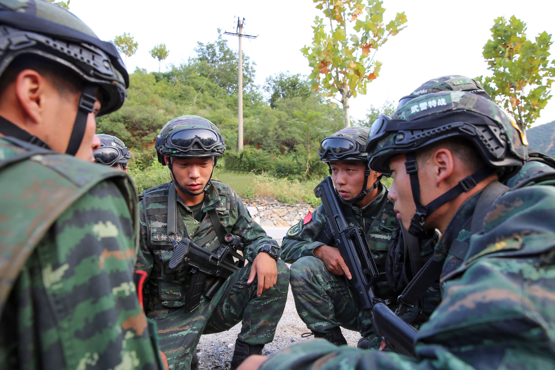 武警|武警特战队员在京西南某地组织野外实战化训练