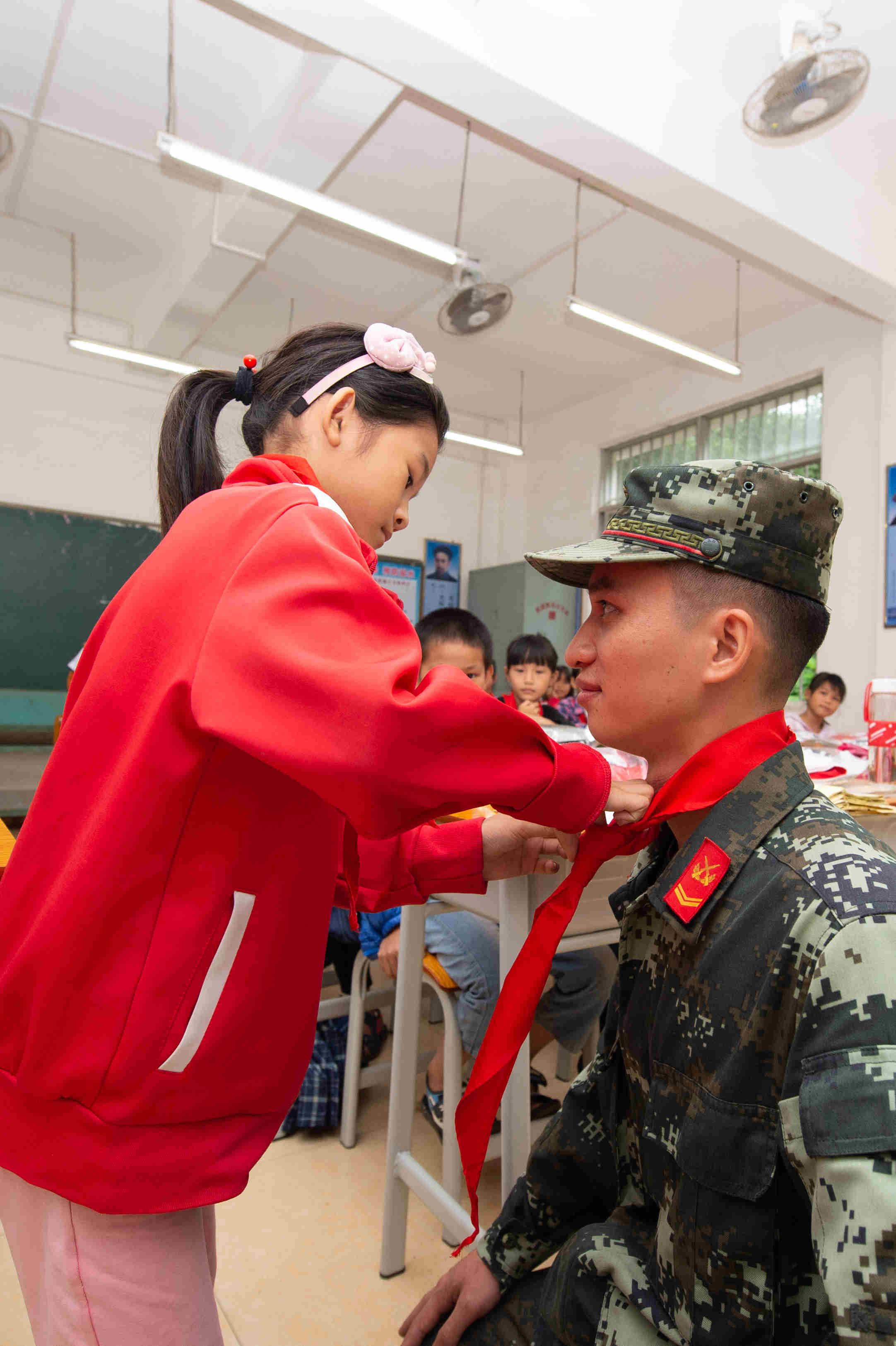 武警|武警贵港支队开展扶贫助学活动助力脱贫攻坚