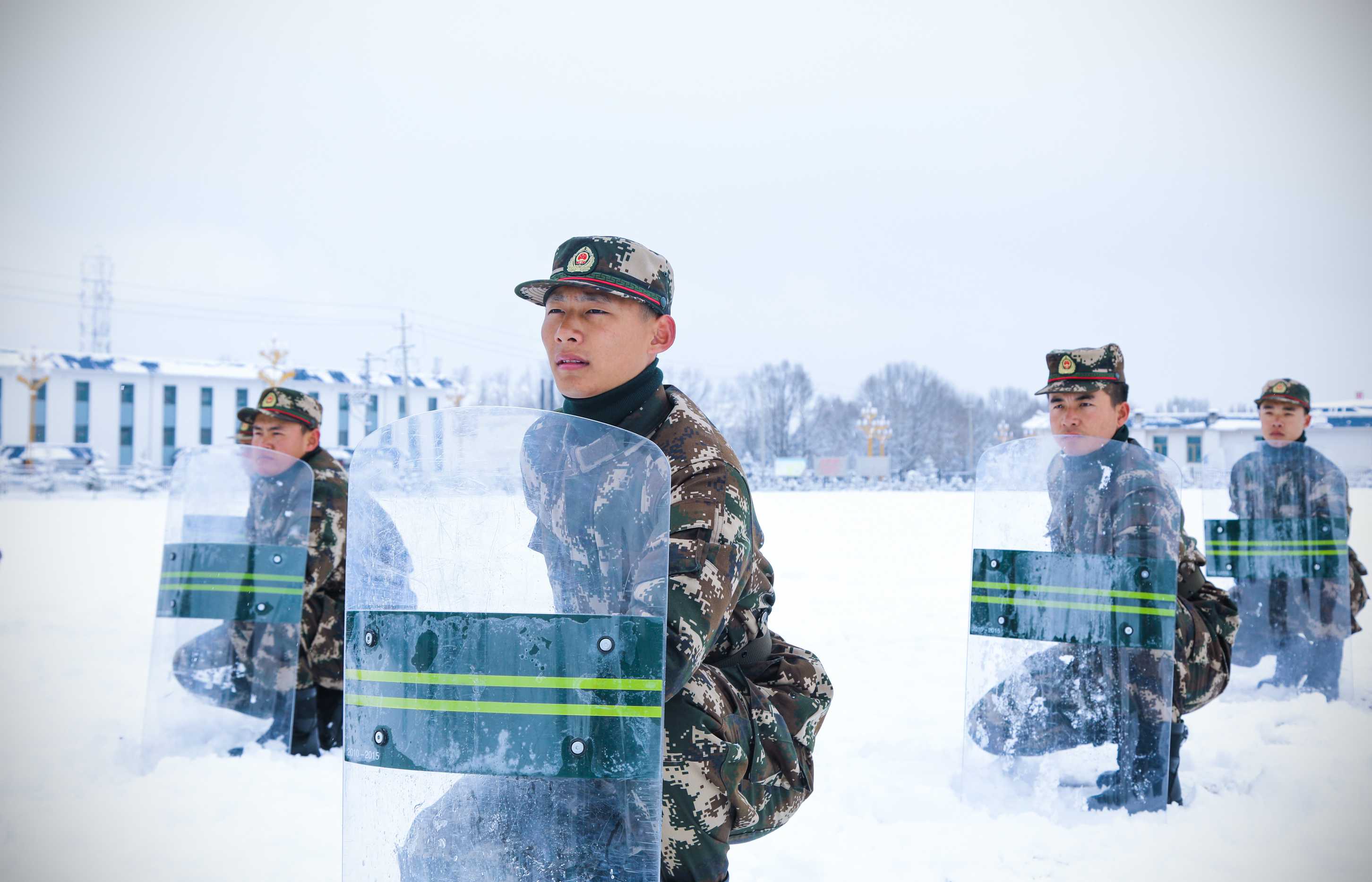 武警|武警甘肃总队新兵大队：雪中飞“武” 白雪恋热血