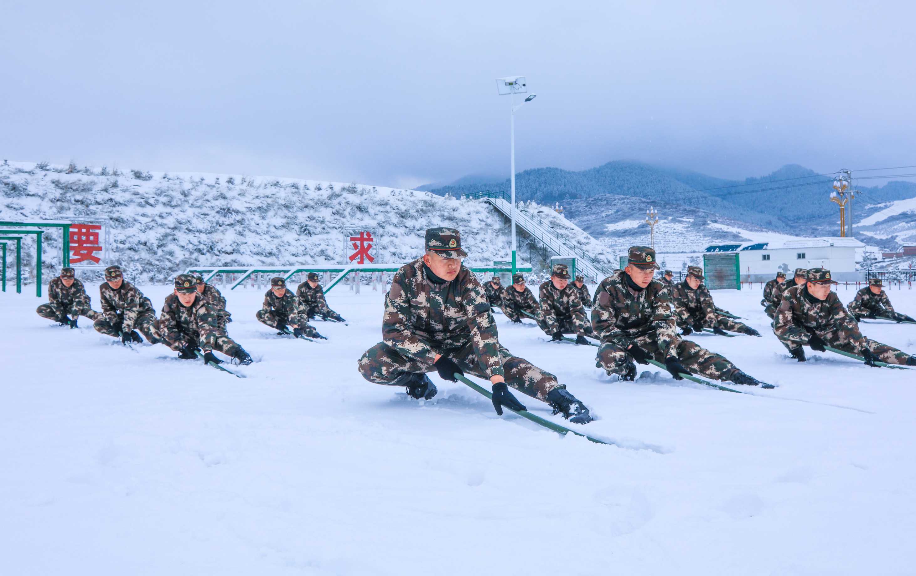 武警|武警甘肃总队新兵大队：雪中飞“武” 白雪恋热血