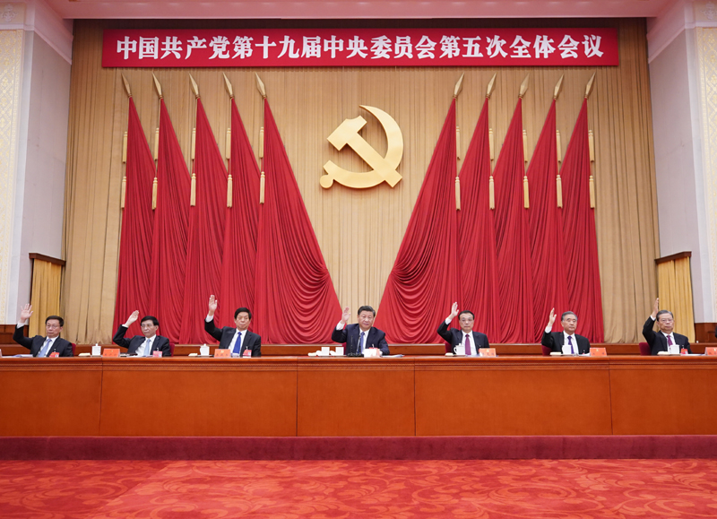 中國共產黨第十九屆中央委員會第五次全體會議，于2020年10月26日至29日在北京舉行。這是習近平、李克強、栗戰書、汪洋、王滬寧、趙樂際、韓正等在主席臺上。新華社記者 王曄 攝