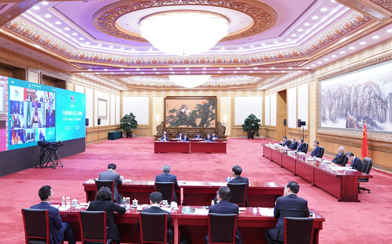 11月21日晚，国家主席习近平在北京以视频方式出席二十国集团领导人第十五次峰会第一阶段会议并发表重要讲话。新华社记者 王晔 摄