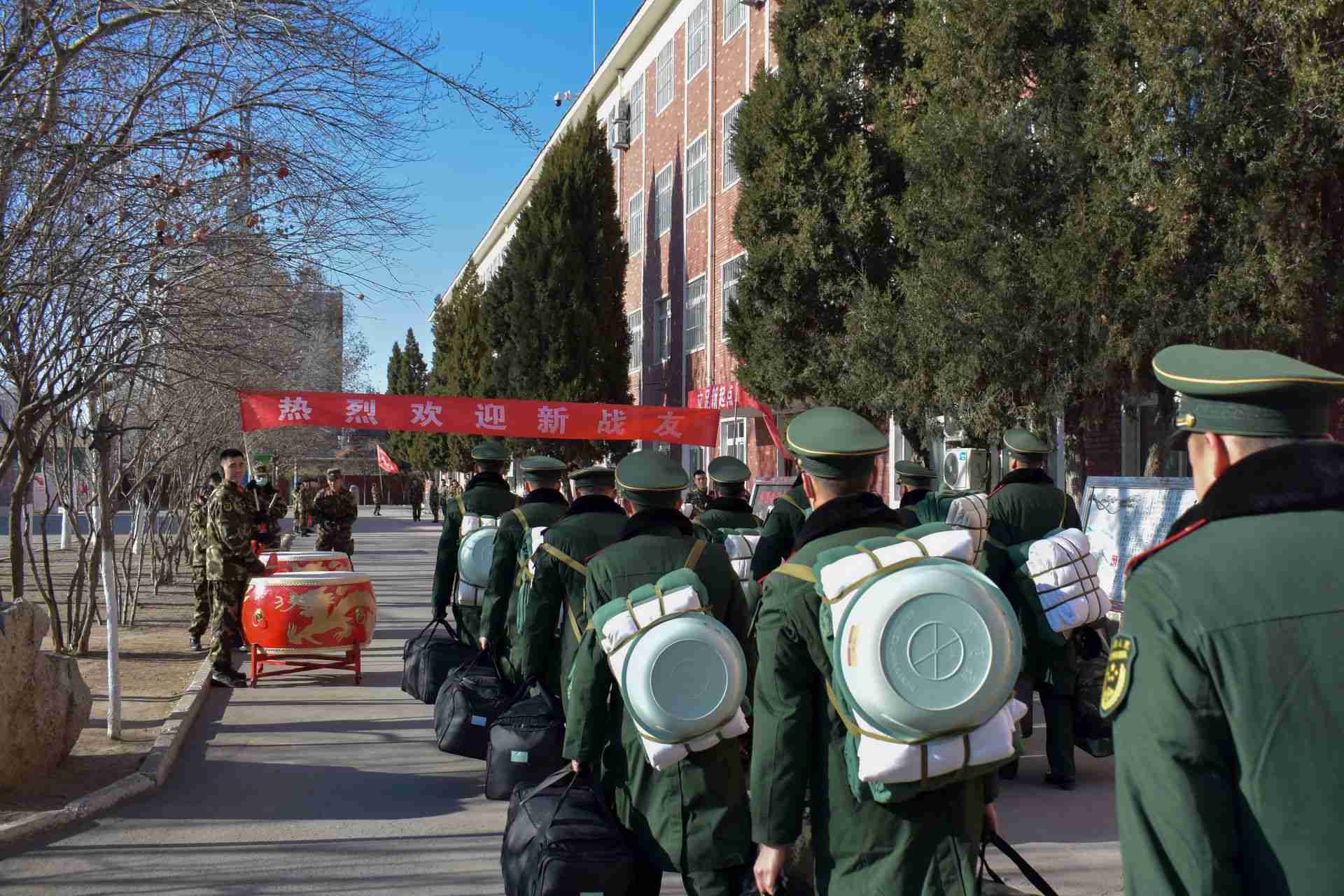 融入军营大家庭:武警天津总队新兵下连开启新征程