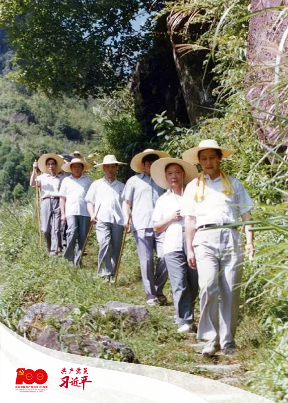 1989年7月19日，時任寧德地委書記的習近平一行前往壽寧縣下黨鄉調研。