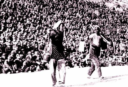 鲁艺秧歌队创作,王大化、李波表演的秧歌剧《兄妹开荒》。