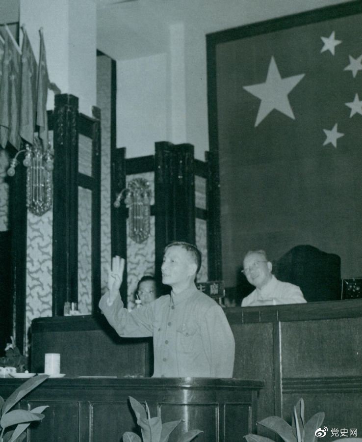 　　1951年9月3日，陈云在中央人民政府委员会第十二次会议上作关于财政、农业生产和市场等问题的报告。