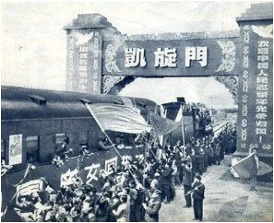 1958年10月27日，志愿军代表在北京庆功仪式现场。