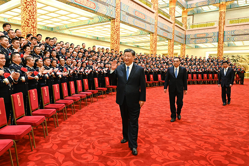 5月25日，黨和國家領導人習近平、李克強、王滬寧等在北京人民大會堂會見全國公安系統英雄模范立功集體表彰大會代表。