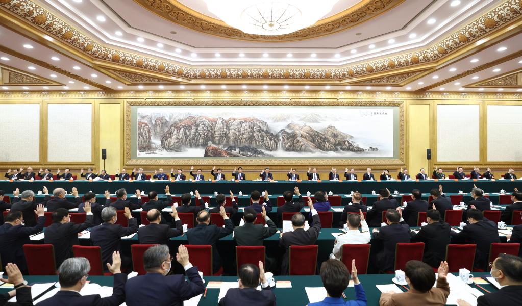 　　10月15日，中国共产党第二十次全国代表大会主席团在北京人民大会堂举行第一次会议。习近平同志出席会议并作重要讲话。