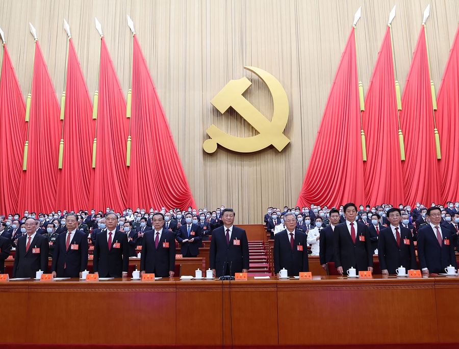 10月22日，中國共產黨第二十次全國代表大會在北京人民大會堂勝利閉幕。這是習近平、李克強、栗戰書、汪洋、王滬寧、趙樂際、韓正、王岐山、胡錦濤在主席臺上。