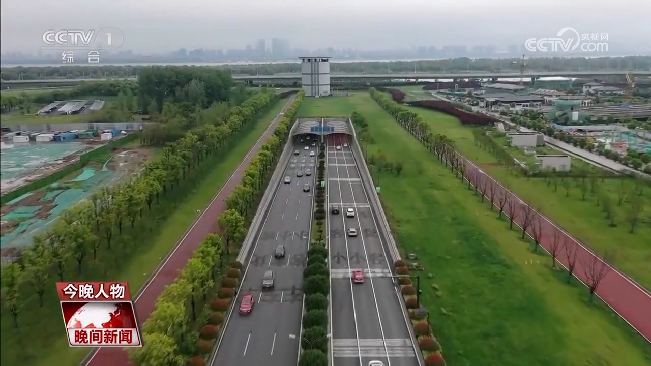 【新闻特写】接续奋斗的三代“穿越者” 图7