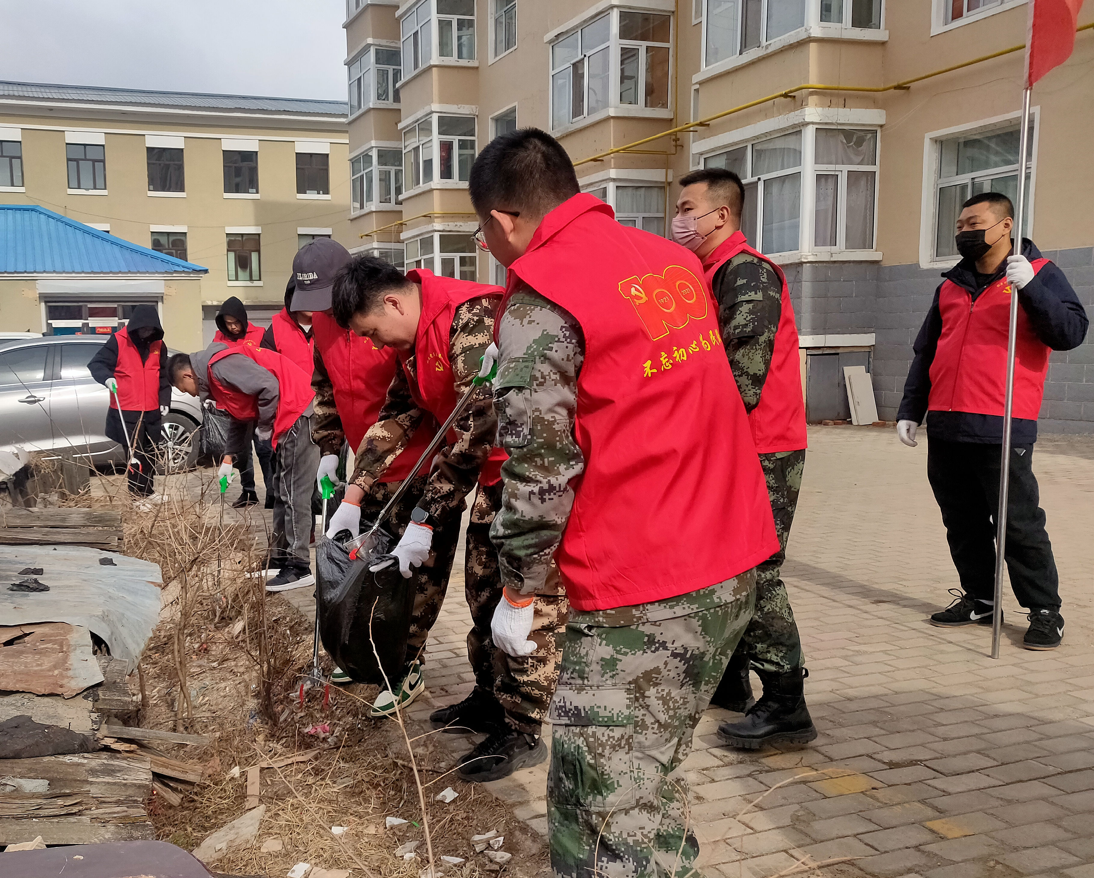 在职党员进社区开展志愿服务