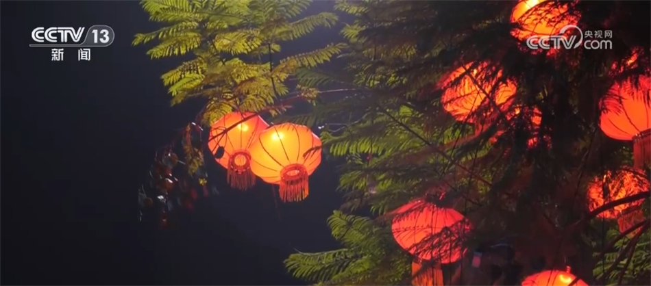 “火树银花”迎新春“夜经济”激发消费市场新活力(图1)