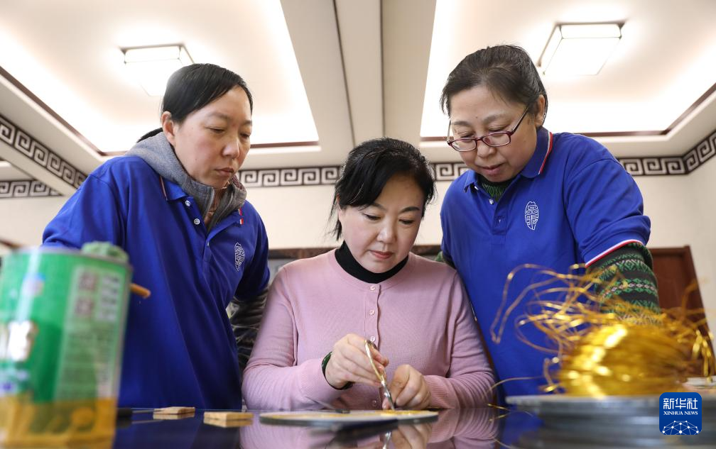 凤凰山下的七彩绝技 图1