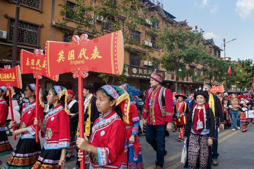 来自世界各地的瑶族同胞江华寻根。(刘国忠/摄)