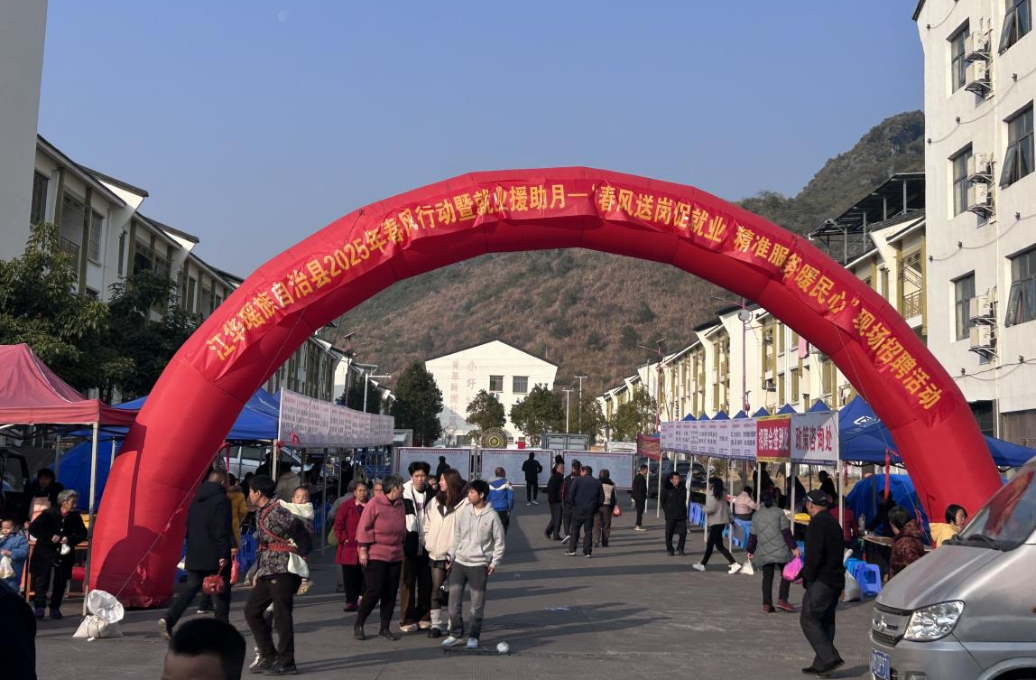 小圩招聘会现场(唐慧/摄)