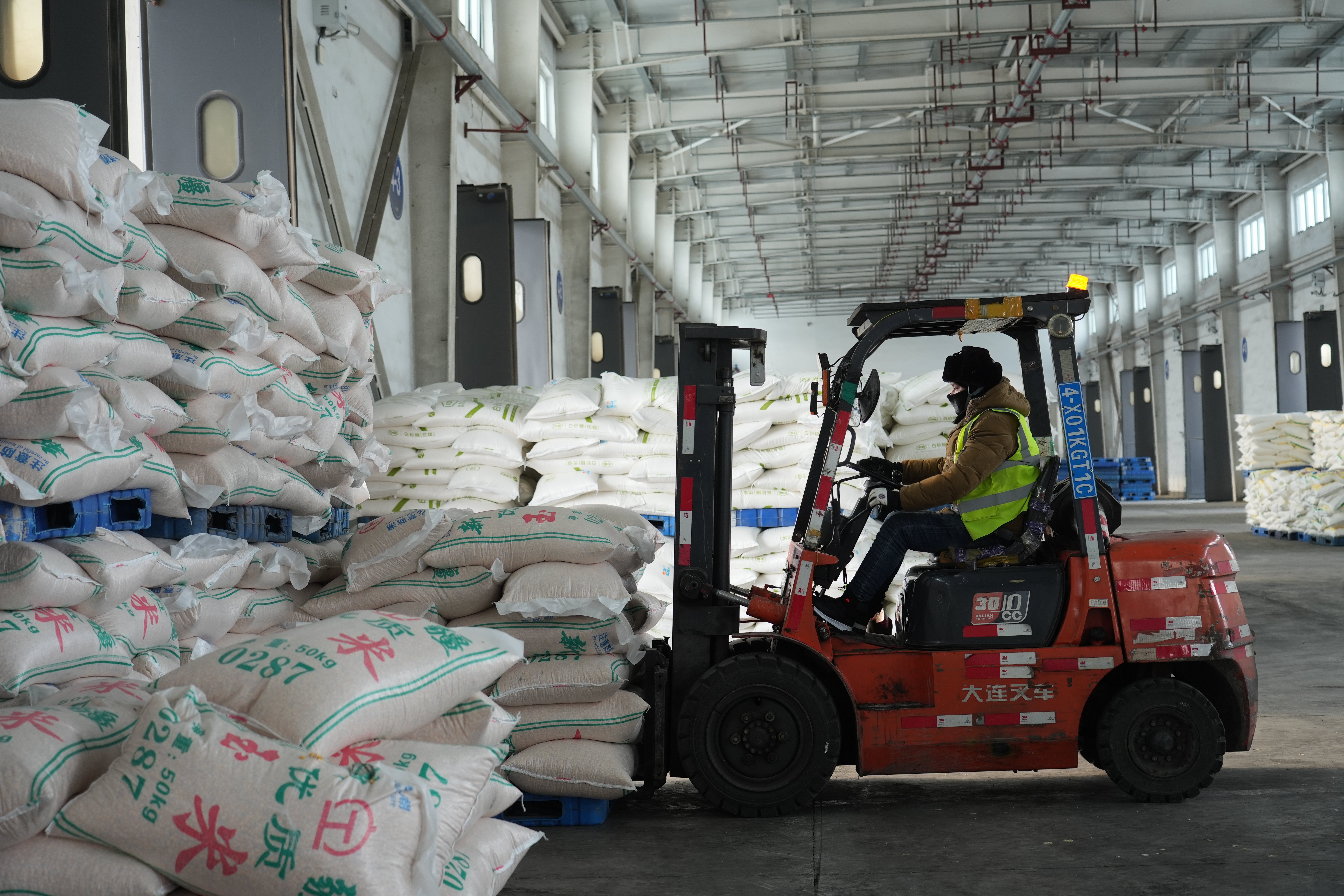 全力保障国家粮食安全新疆铁路伟德体育- 