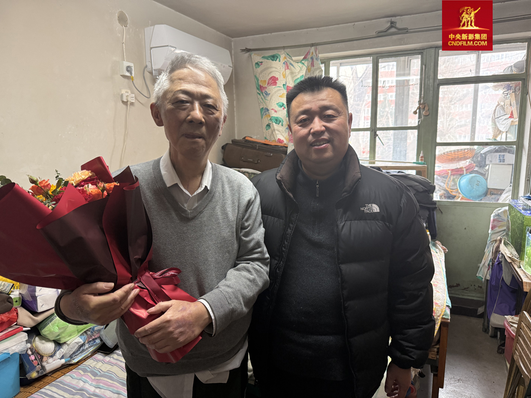 徐方方看望穆軍同誌（70歲）