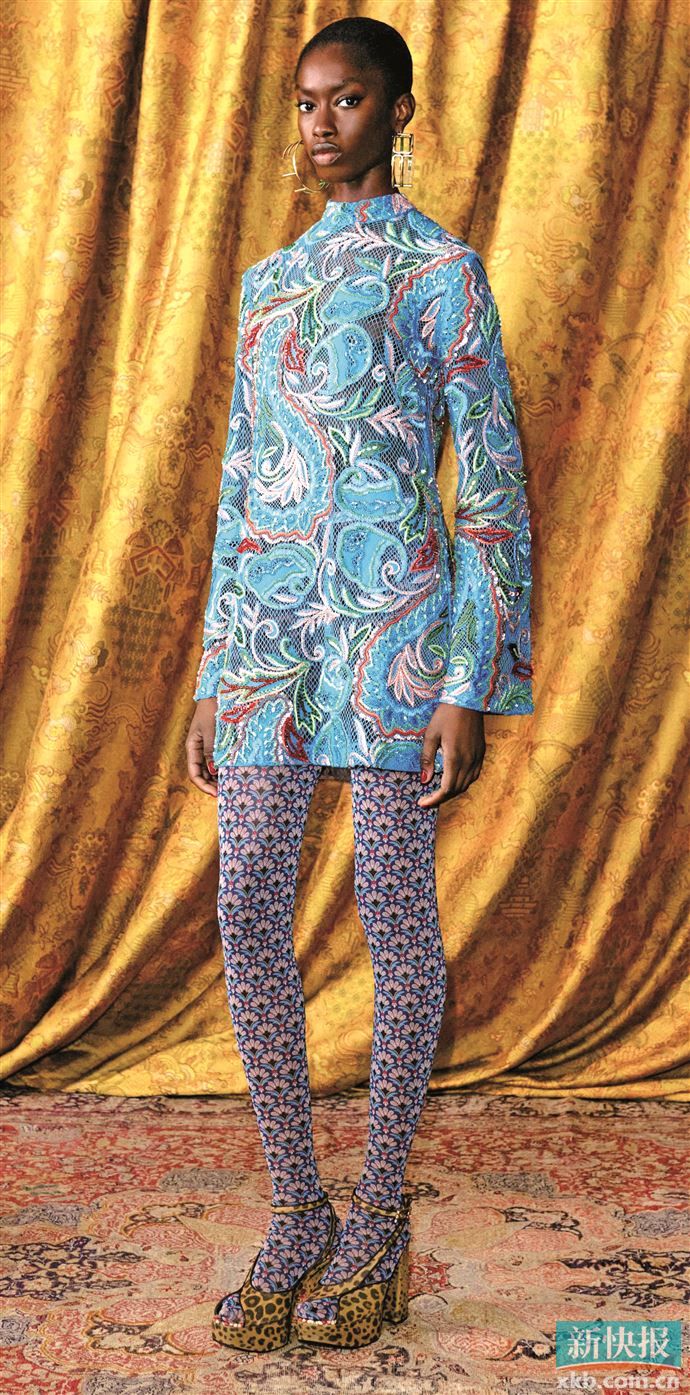 以刺绣、钩针的工艺呈现蔓藤肌理,兼具通透感与精致感