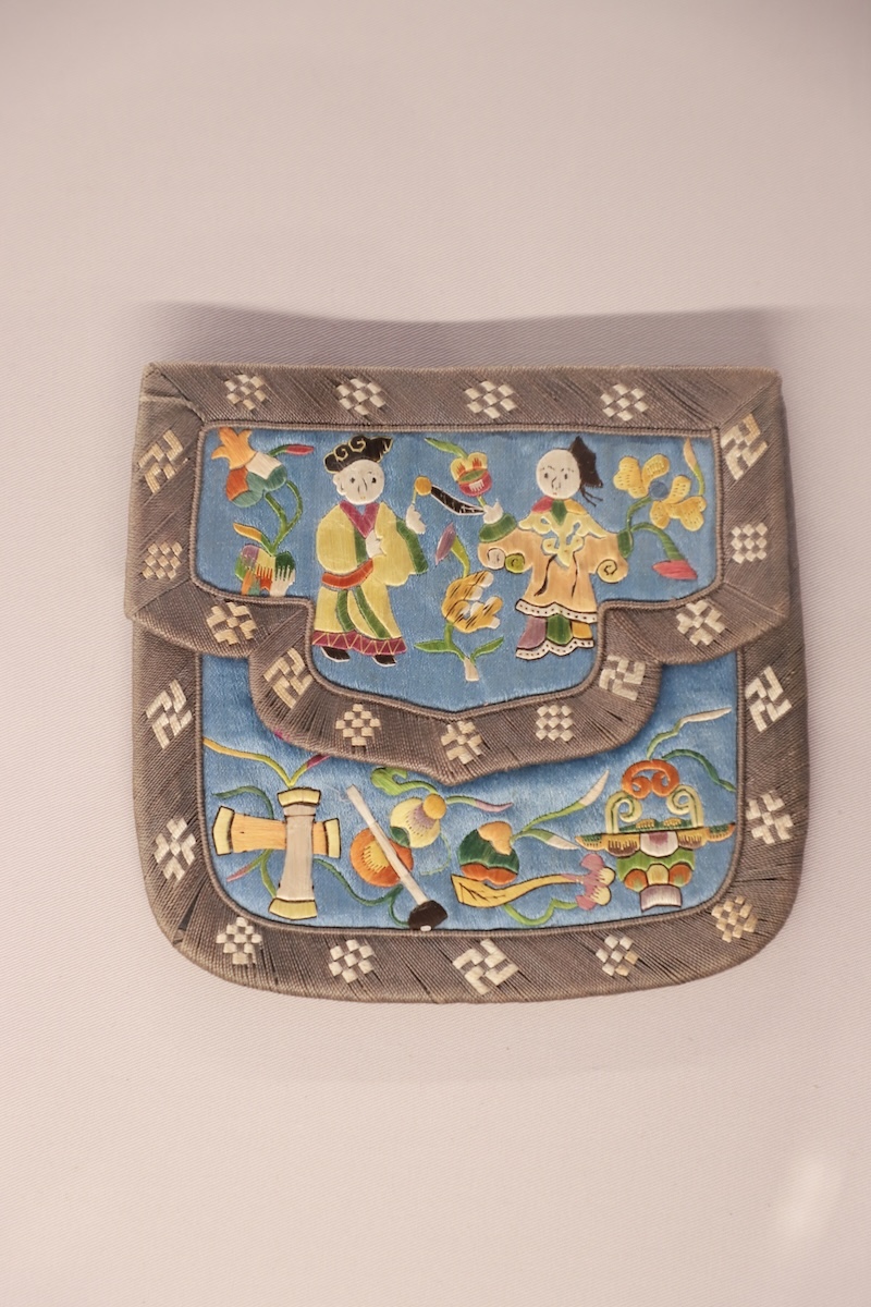 浅蓝缎地平绣“暗八仙”纹双面荷包,时代:清晚期至民国,地域、流派:山西