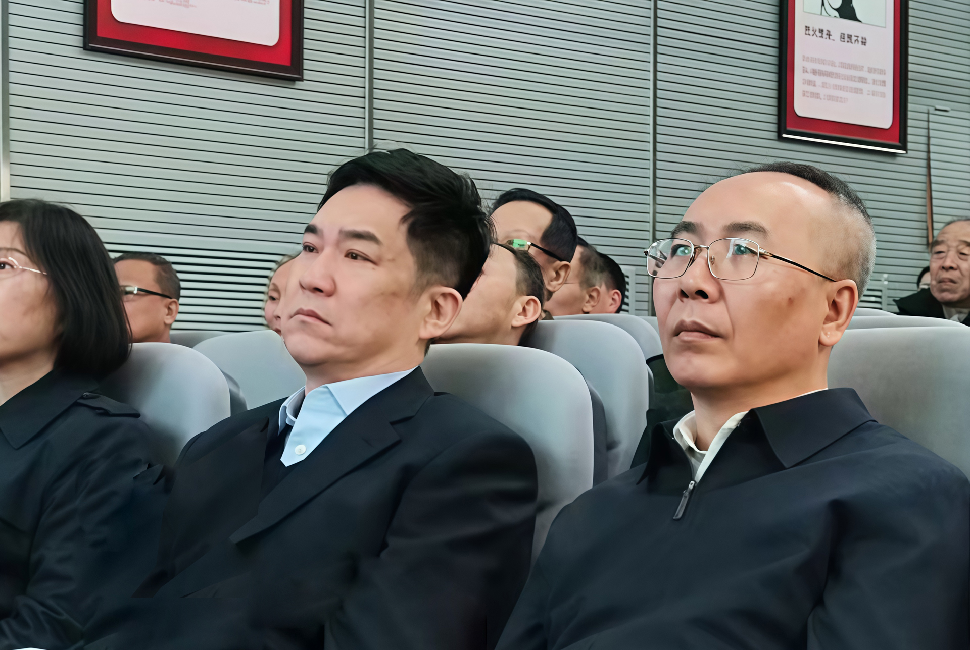 中央新影集团党委副书记、总经理仇东方(左),辽宁省委宣传部副部长兼省电影局局长杨利景(右)