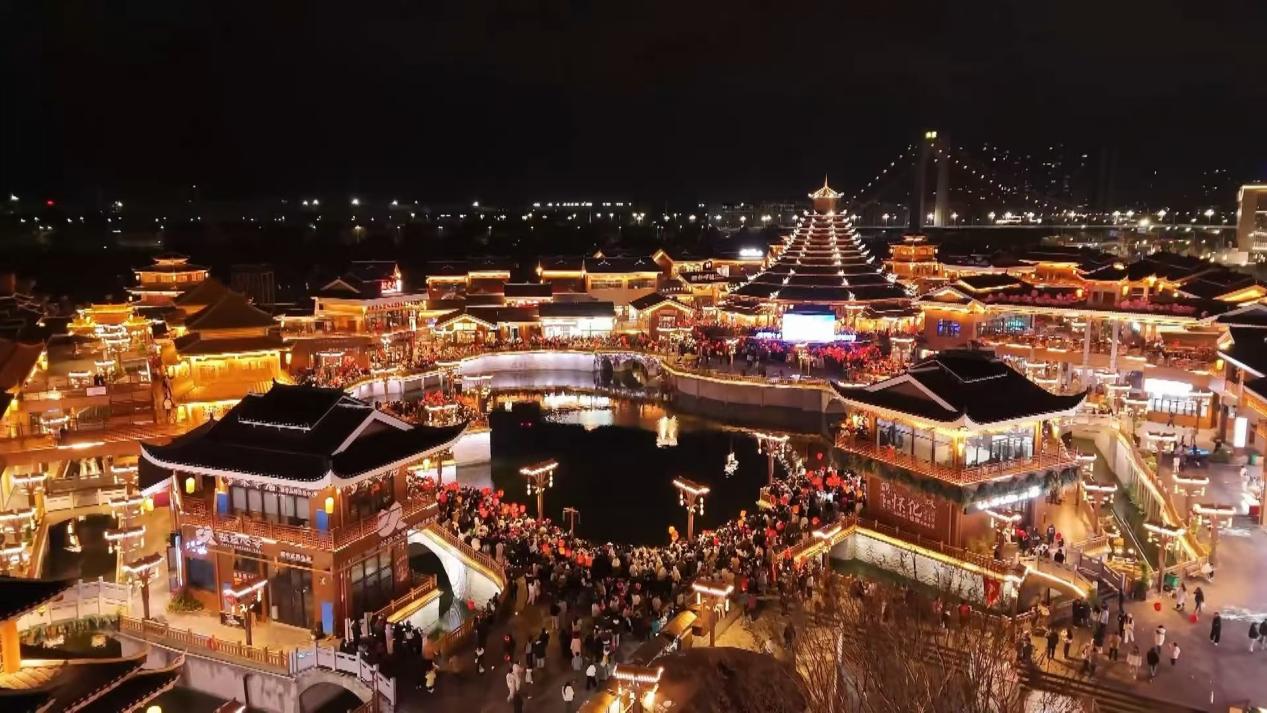 怀化榆树湾青春广场(怀化市委宣传部 供图)