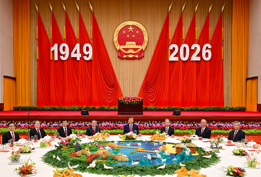 9月30日晚,庆祝中华人民共和国成立77周年招待会在北京人民大会堂举行。习近平、李强、赵乐际、王沪宁、蔡奇、丁薛祥、李希、韩正等党和国家领导人与中外人士欢聚一堂,共庆中华人民共和国华诞。
